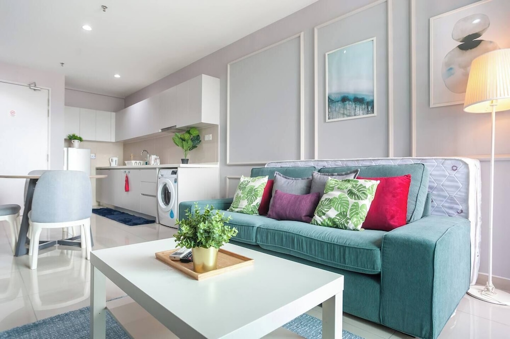 ICity Luxury Condo by Smarthome