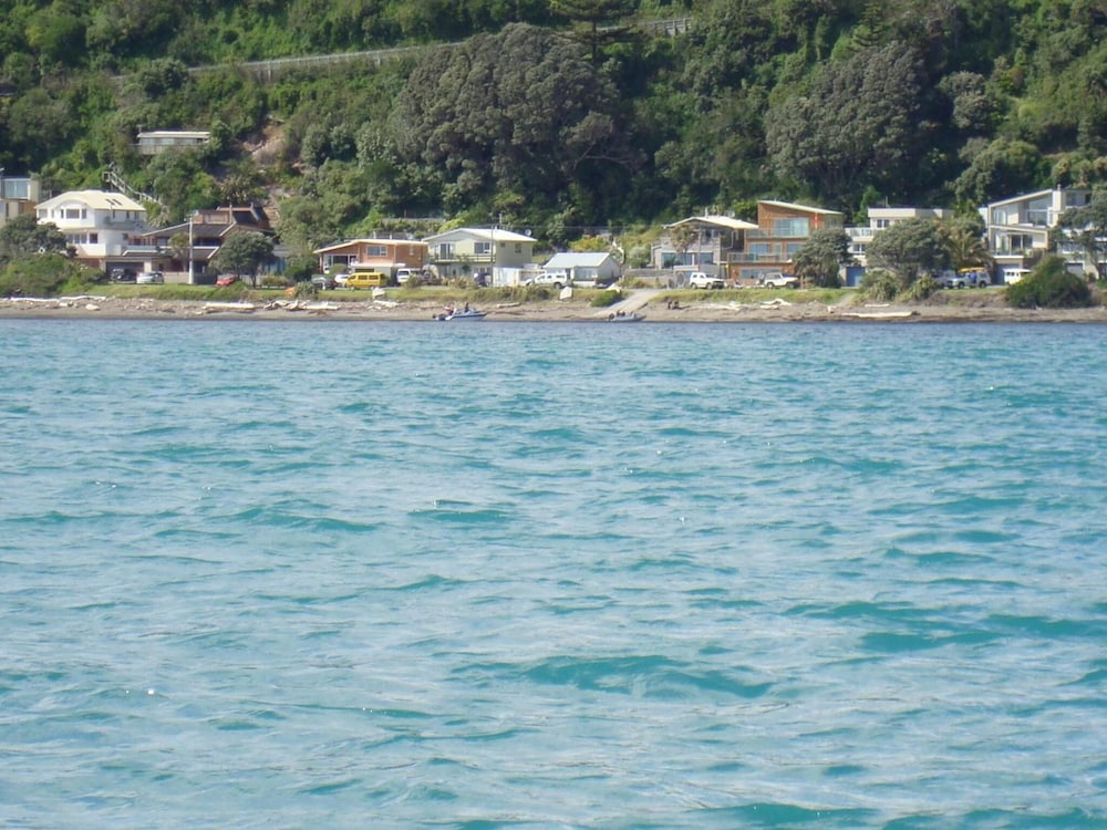 Kapiti Waves Beach Retreat