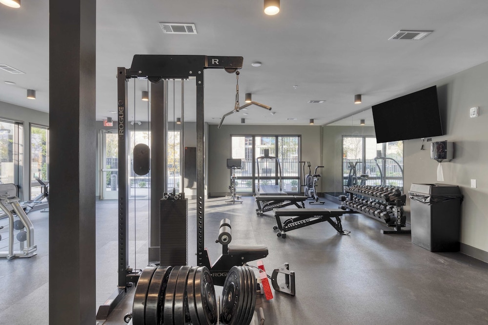 2 Modern Apartments in Heart of Midtown, Walkable Location Patio, Pool & Gym