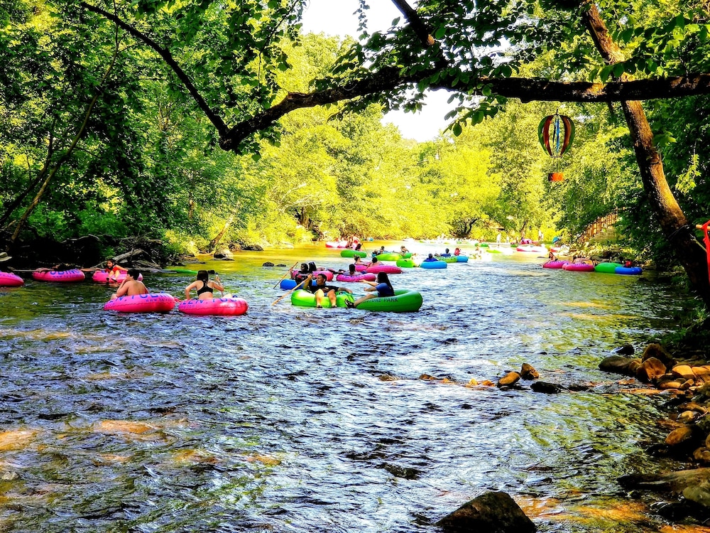 Bear Creek Lodge and Cabins in Helen Ga - Pet Friendly, River on Property, Walking Distance to downtown Helen