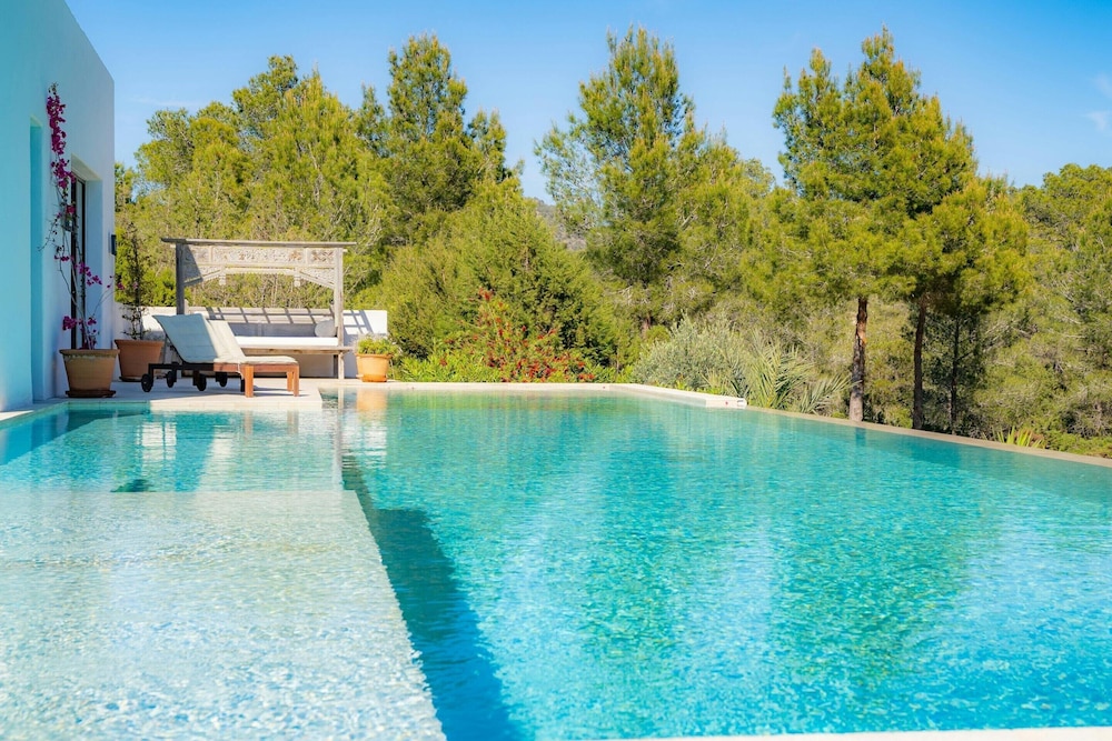Countryside Villa With Pool