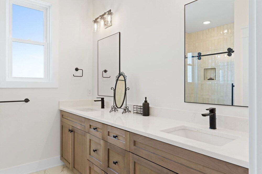 1040 Break / 1040 Ocean Blvd West 4 Bedroom Home by RedAwning