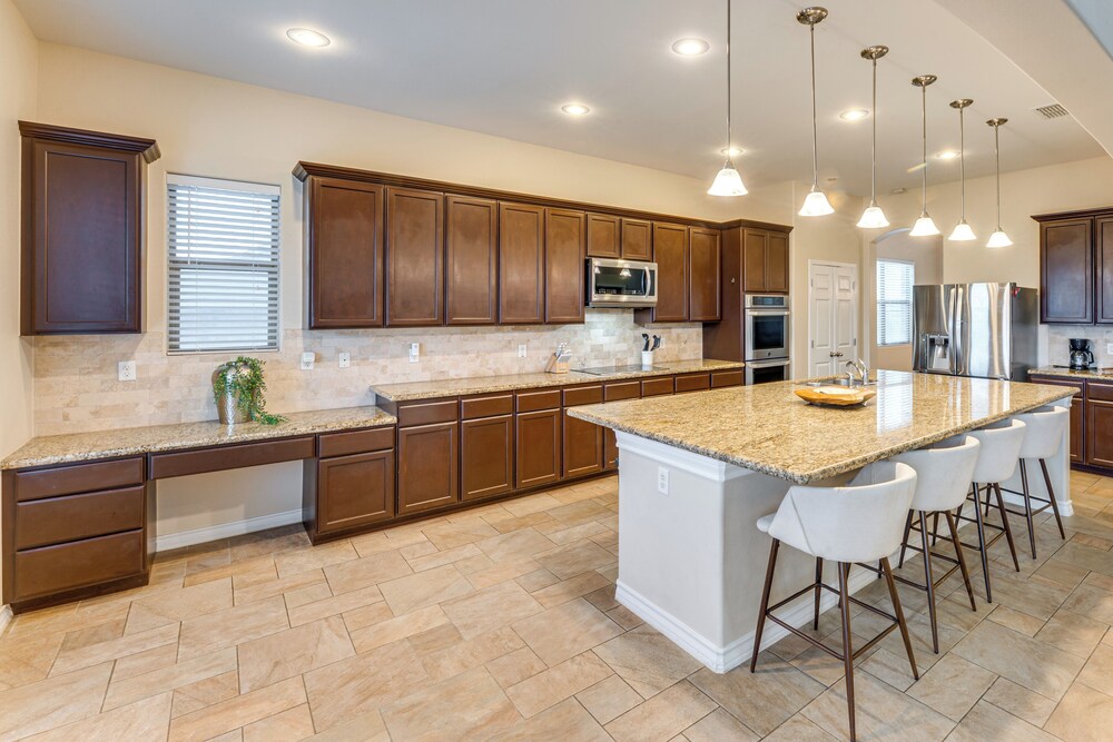 7 Mi to Lake Casa Blanca: Laredo Family Home!