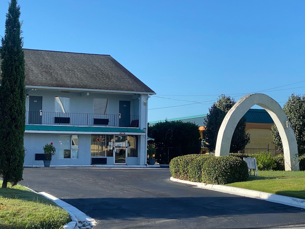 Discovery Inn Macon view 2