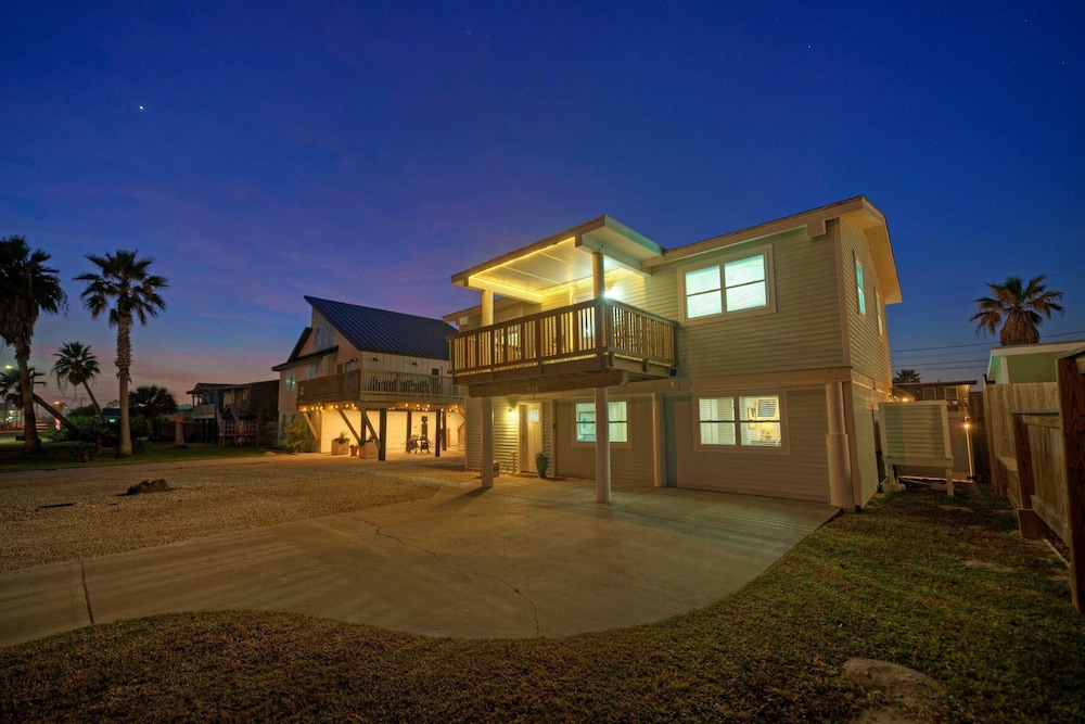 Seaglass Landing Private Pool, Cabana, & Near Port Aransas Beaches