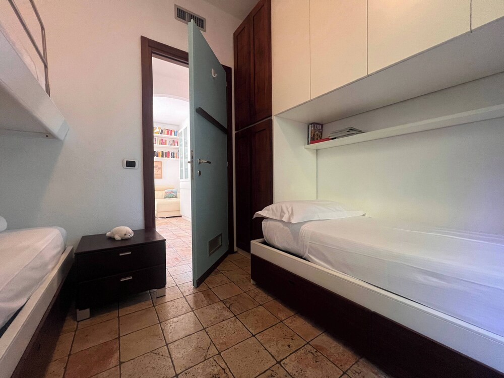 Charming Apt Near the Beach