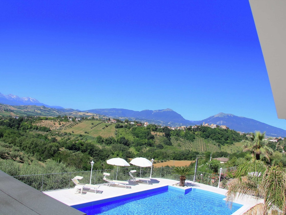 Mansion in Case Alte With Pool & Nature Trails photo 2