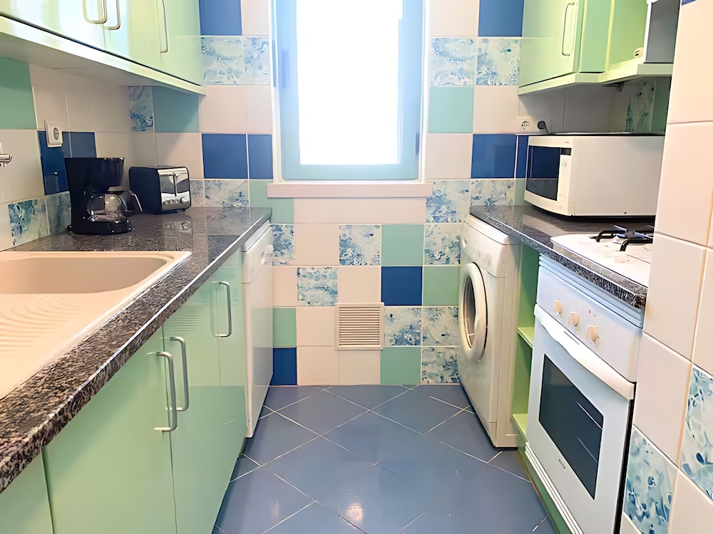 Marina View 1 Bedroom Apartment w Swimming Pool