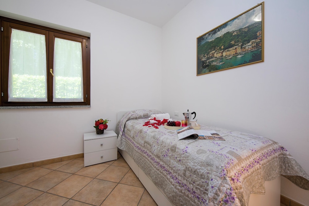 Le Betulle Garden in Laveno view 5