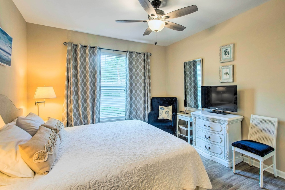 St Simons Island Vacations - Bright St Simons Island Condo w/ Shared Pool! - Property Image 2