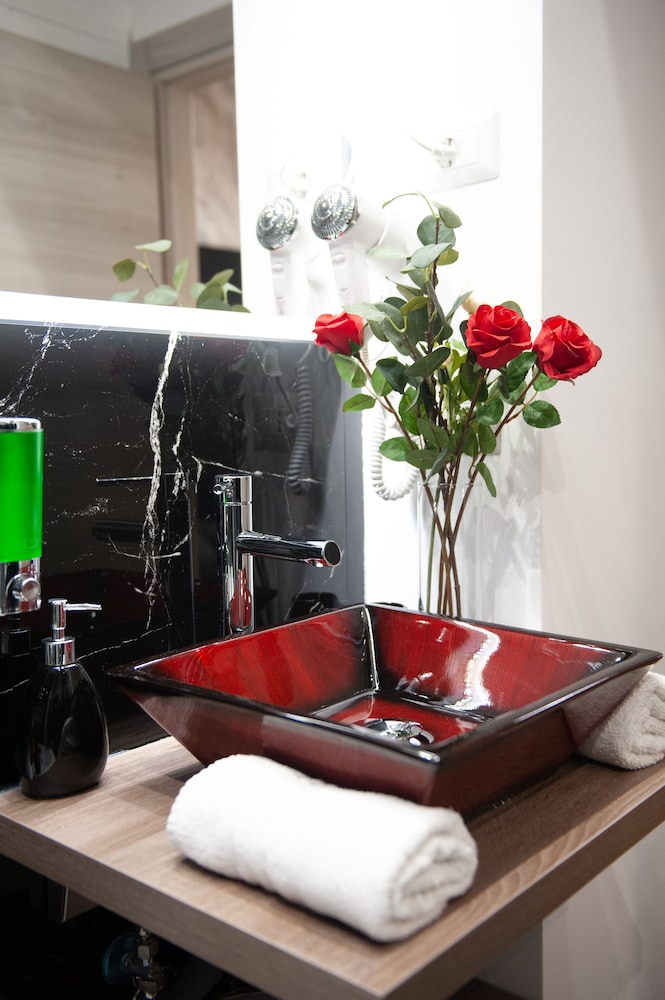 StarHome NAVONA