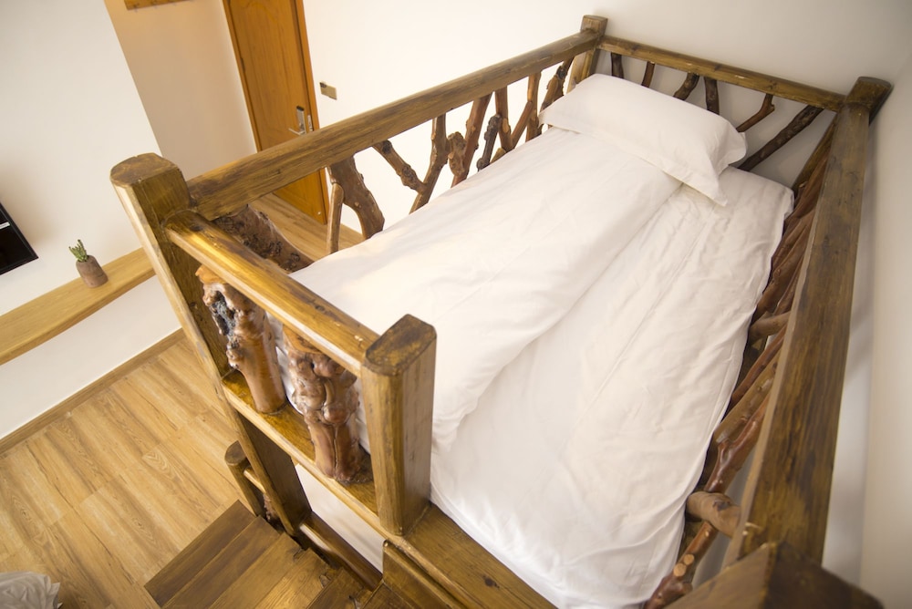 Jiesu Renwen Guest House