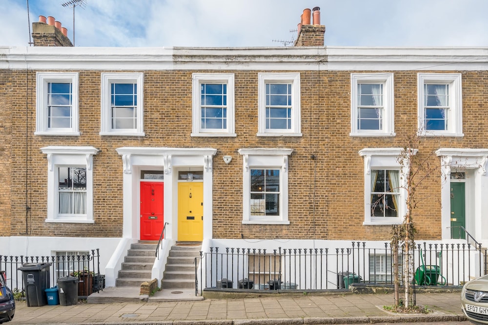 JOIVY Stylish 2-Bed House W/ Private Garden In Hackney