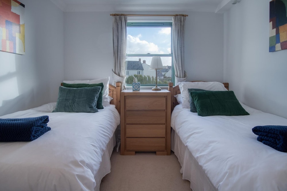 13 St Bride's Bay View - 4 Bedroom - Broad Haven