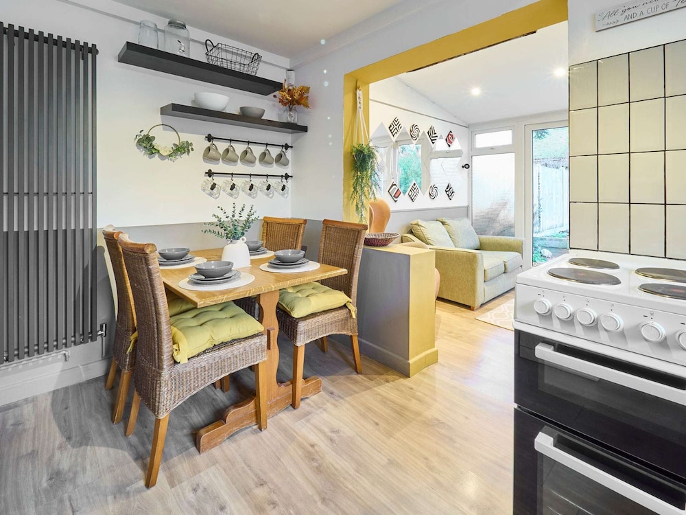 Host Stay Cedar Cottage