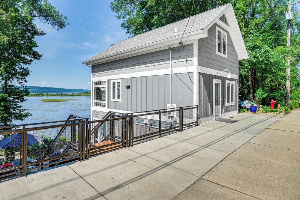 Maiden Rock Cottage w/ Fire Pit & Lake Pepin Views view 2