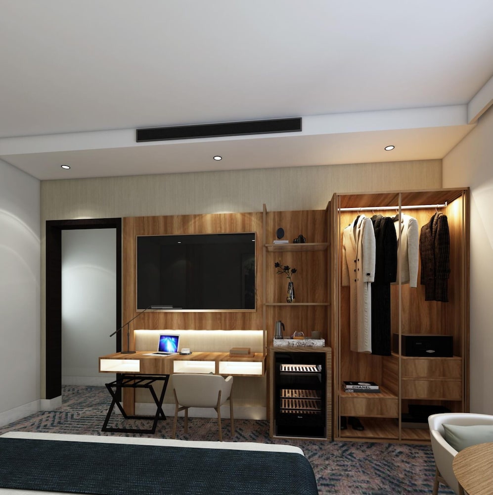 Best Day Hotel & Resorts - Hira