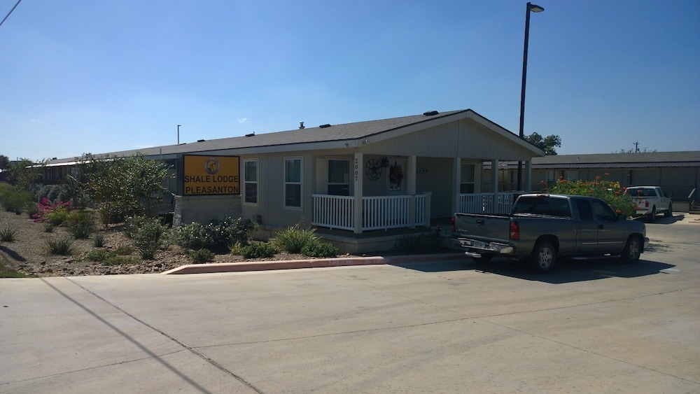 Shale Lodge Pleasanton