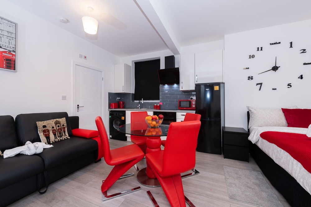 Harrow Vacations - Modern studio in Harrow - Property Image 5