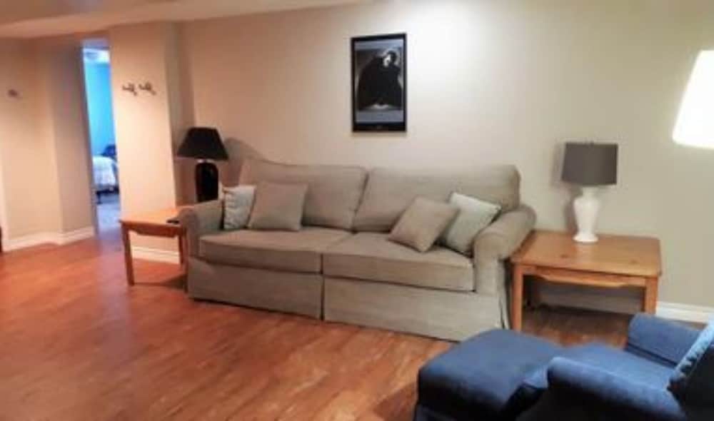 6 Bed Blue Mountain Executive Chalet with Hot Tub 157-3
