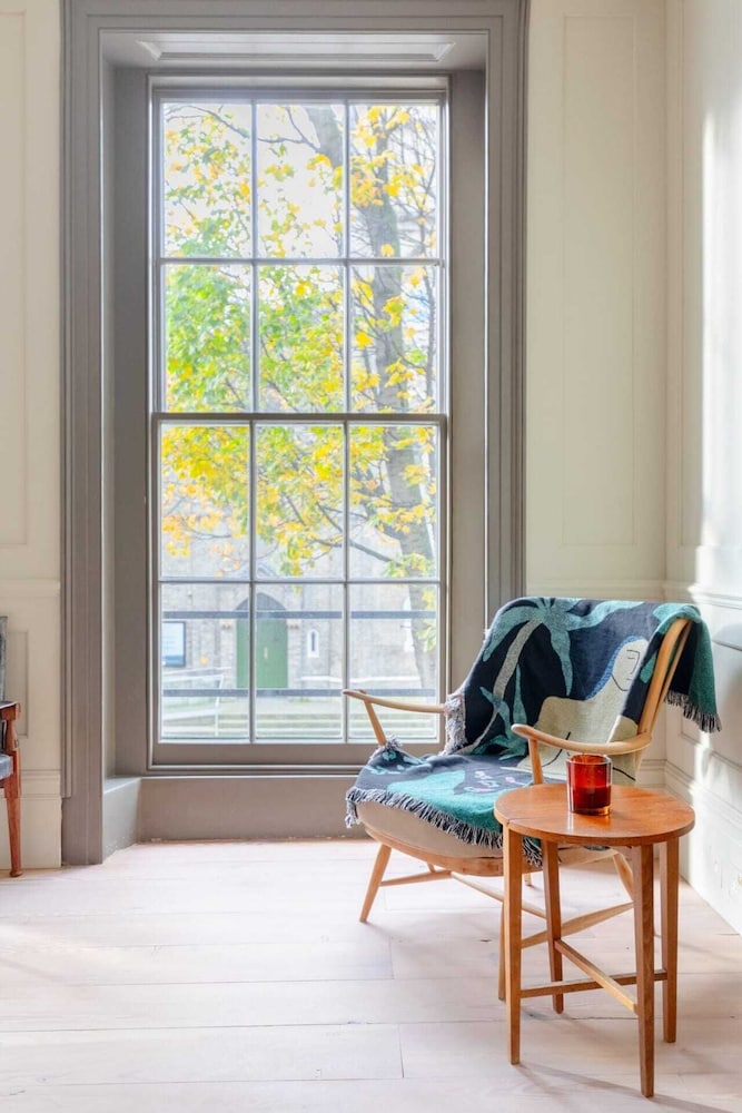 Spacious & Elegant 2BD Victorian Flat - Islington!