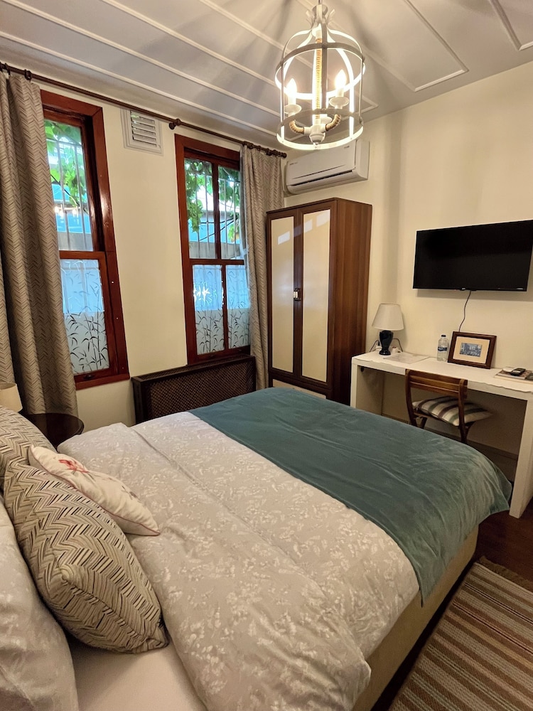 Levant Pension de Luxe