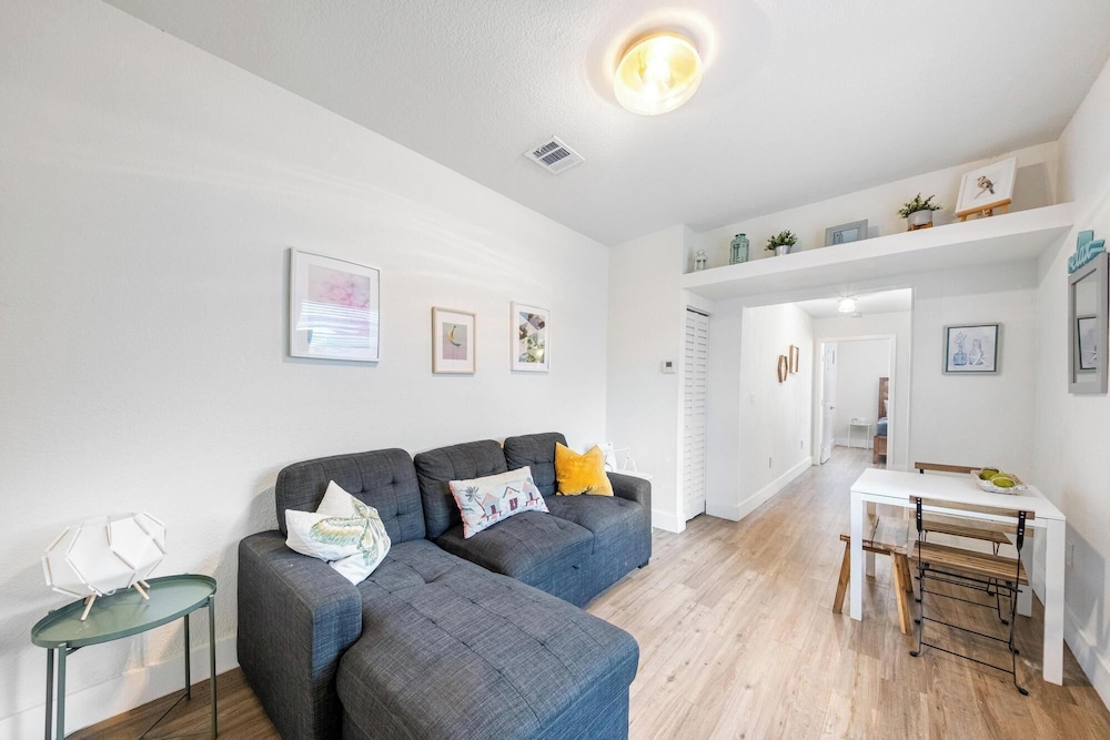 Retro Miami Getaway With Free Parking 1 Minute From Beach