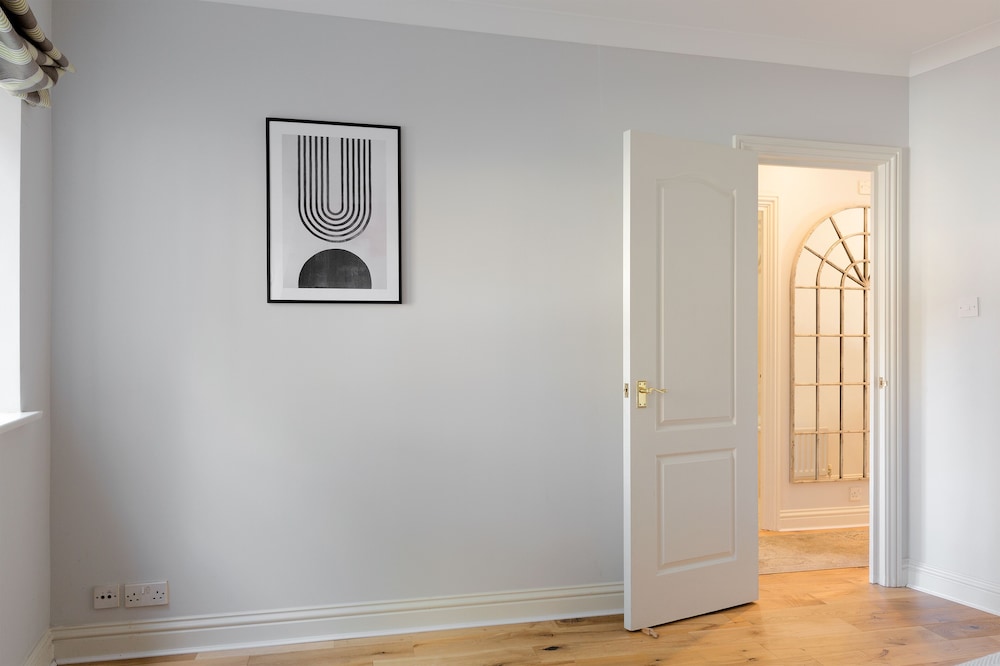 Comfortable 2 Bed Apartment by Tower Bridge