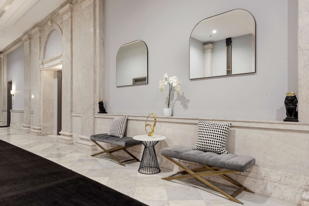 Downtown Charm 2BR Comfort Great Amenities