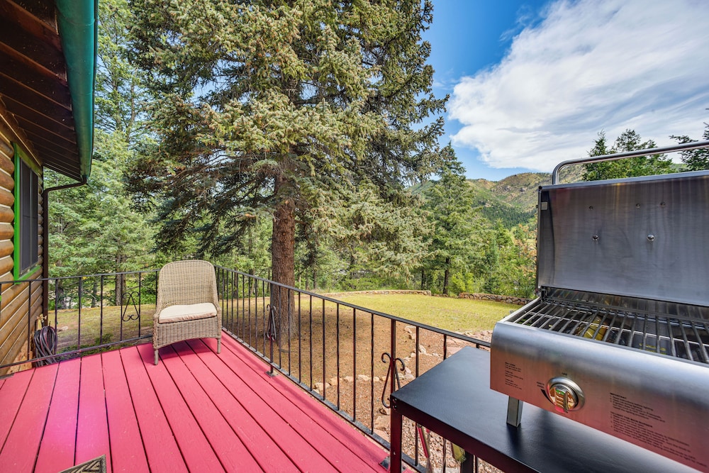 Mtn-view Cascade Cabin Near Garden of the Gods!