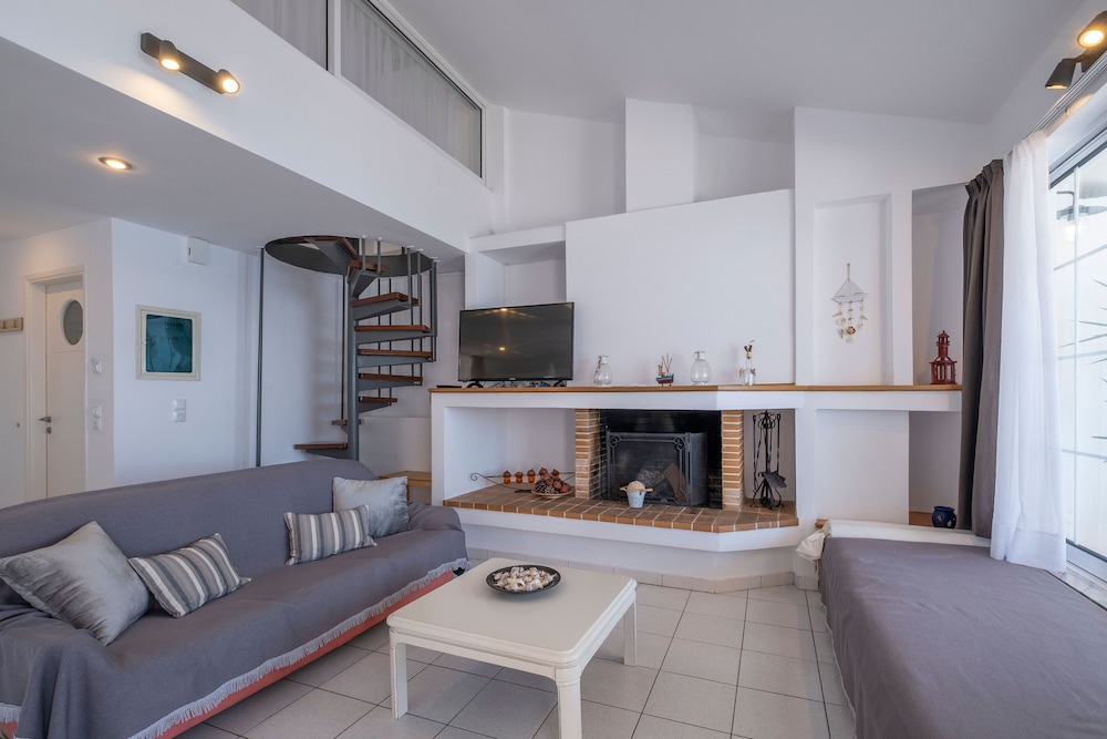 Meli Apartments & Villas