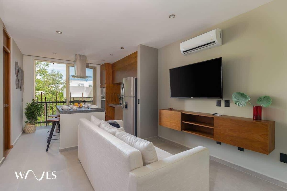 Luminous 2 BR With Roof Pool Close to Hotel Zone by Waves Management