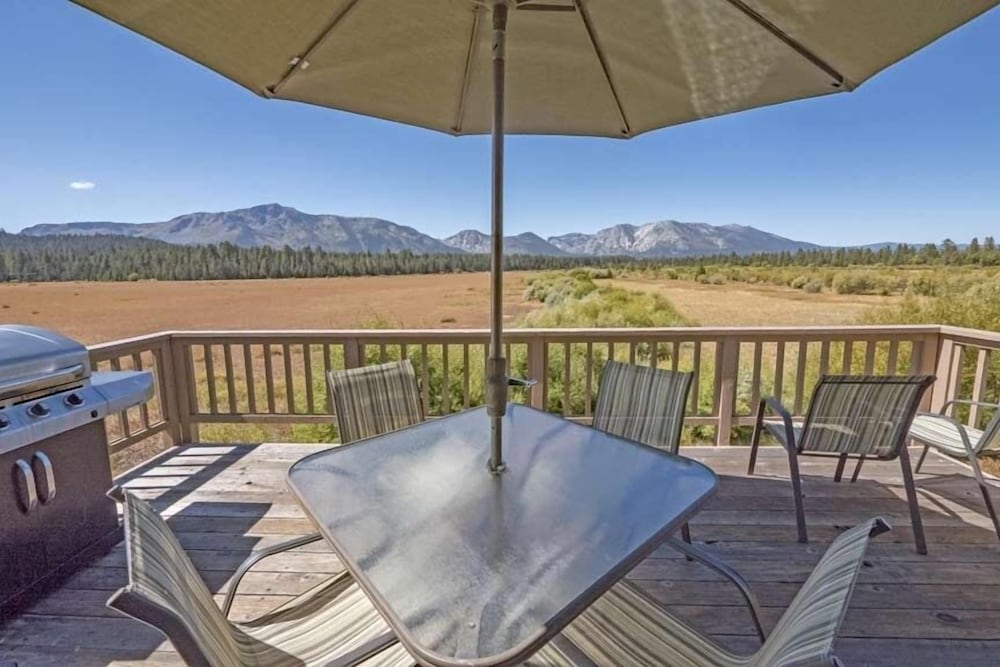 1712 Venice Drive 4 Bedroom Home by RedAwning
