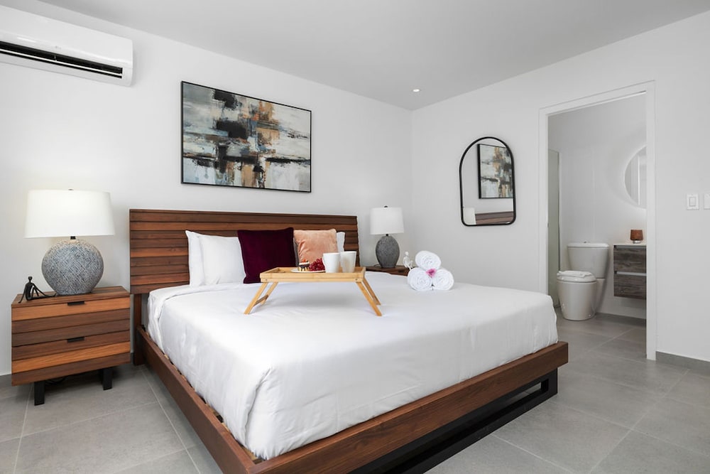 Brand NEW Private Pool King Beds Palmbeach