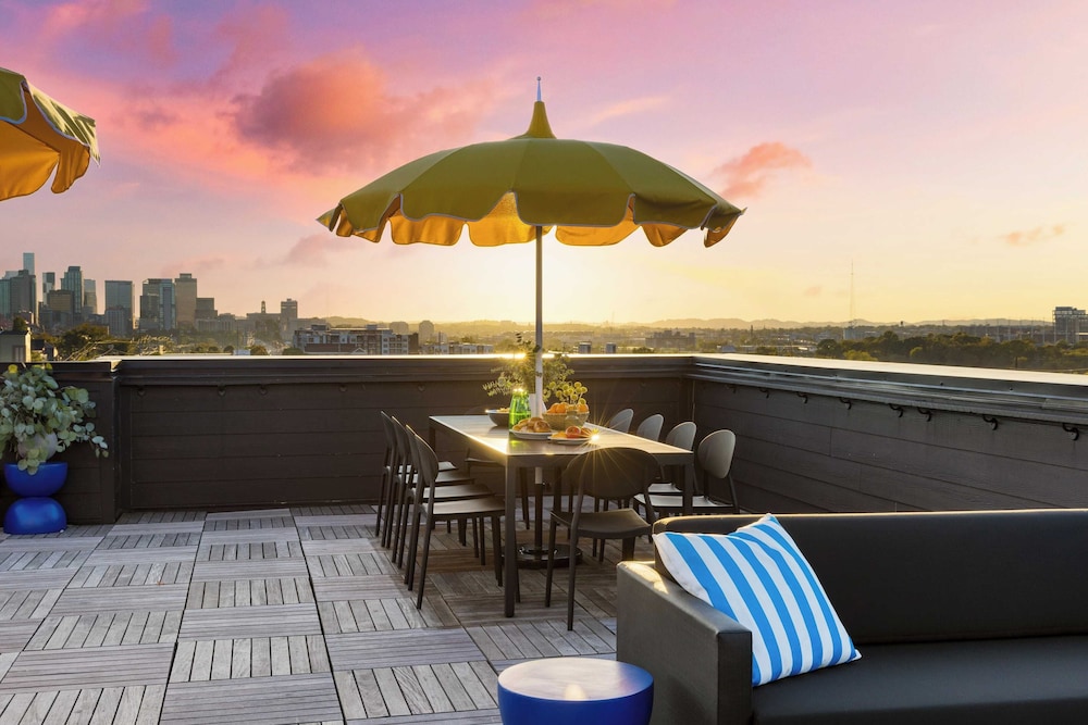 916 Main 12 Unit Buyout - 30bdrs Prvt Two Floors