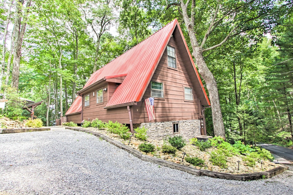 A-frame Cabin w/ Hot Tub < 1 Mi to Ober Gatlinburg