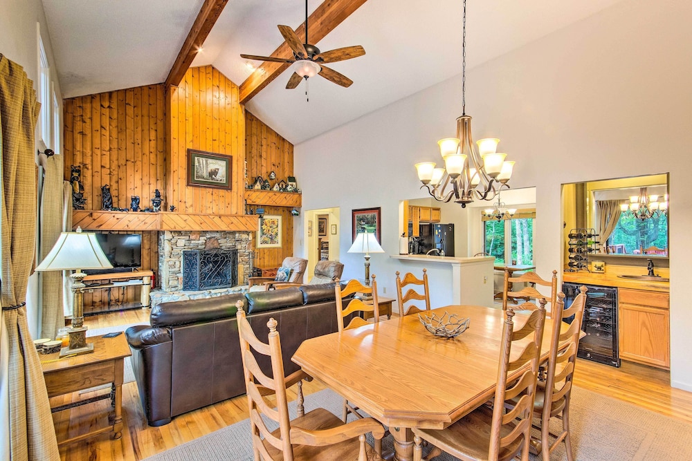 Lake Toxaway Cabin w/ Fire Pit - 1 Mi to Marina view 4