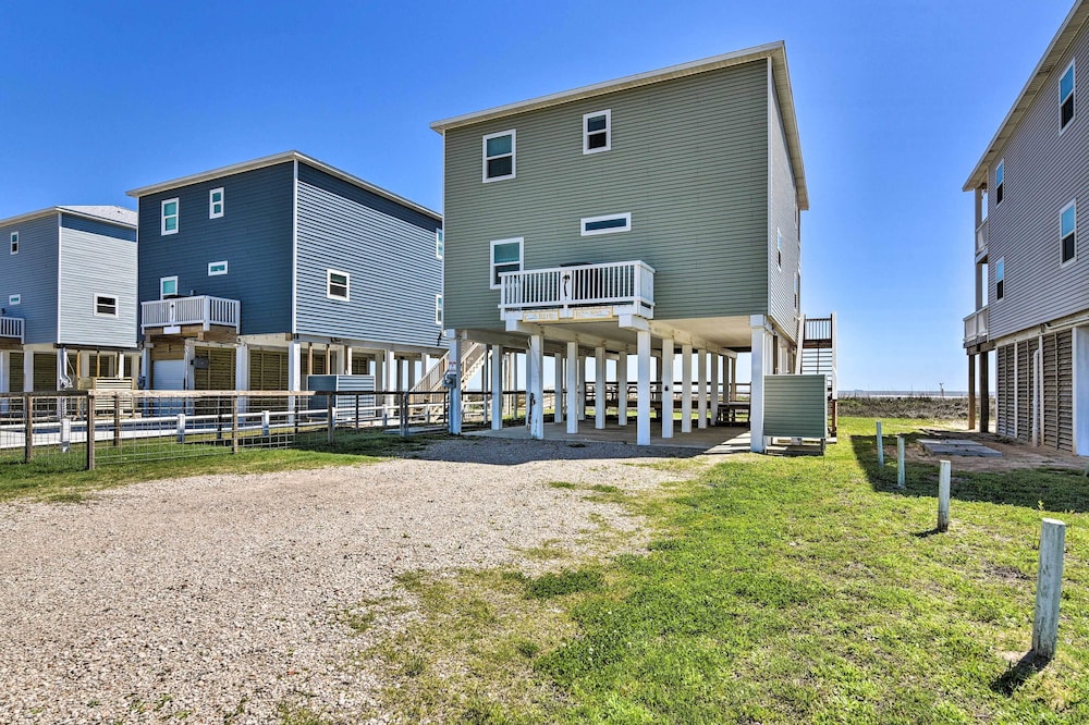 Pet-friendly Surfside Beach Home w/ Ocean Views! view 5
