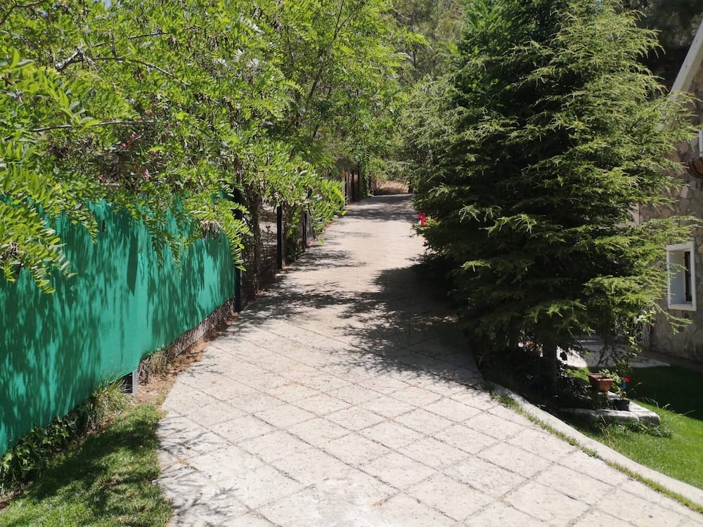 Villa Enriette - Panoramic Mountain Retreat in Pano Platres, Cyprus