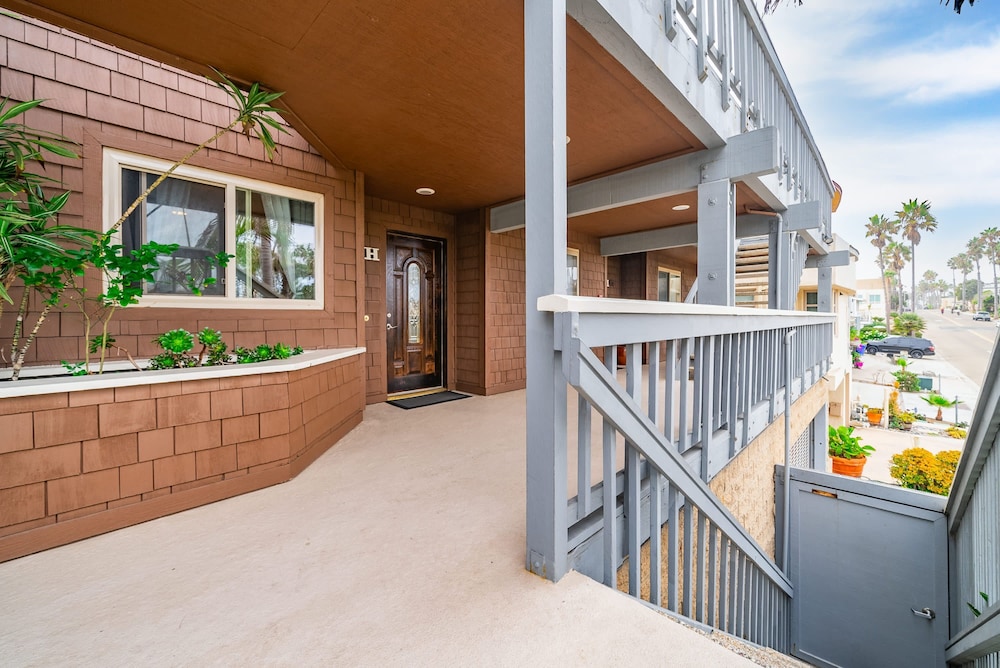 Luxury Oceanfront Condo With Private Beach Access