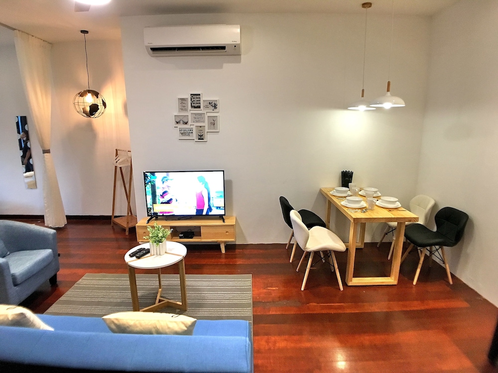 iBook7 - 2 Bedroom Gurney Studio Suite by iBook Homestay