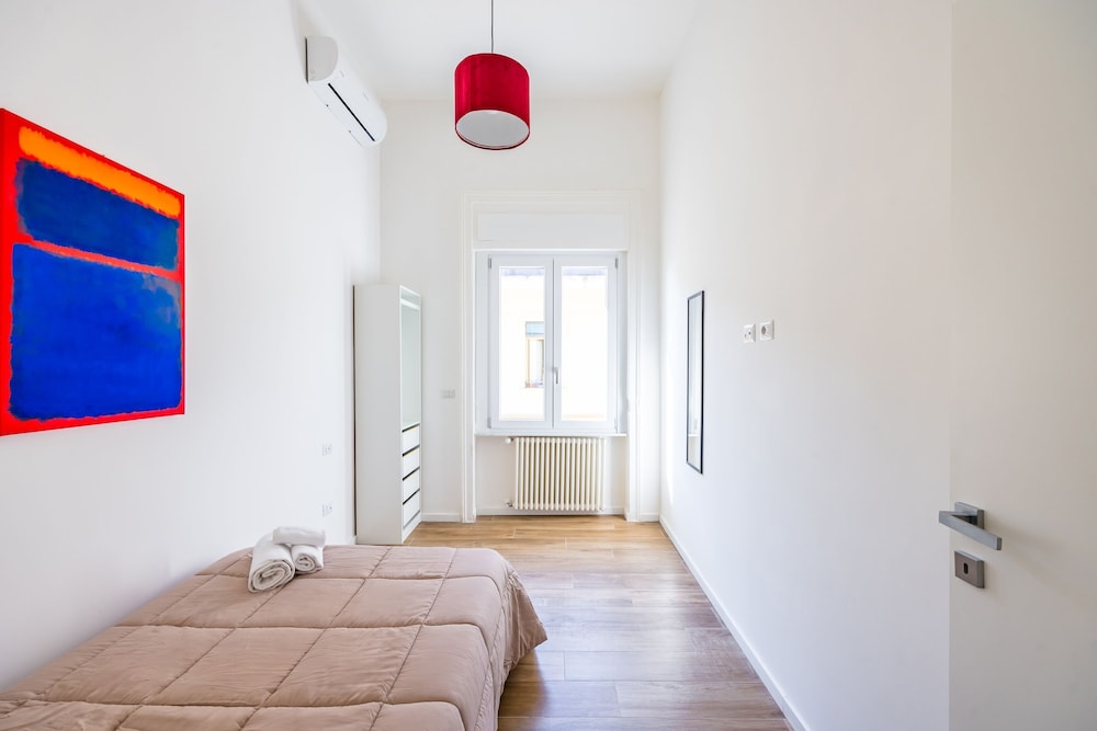 Sunny Panoramic Apartment by Napoliapartments