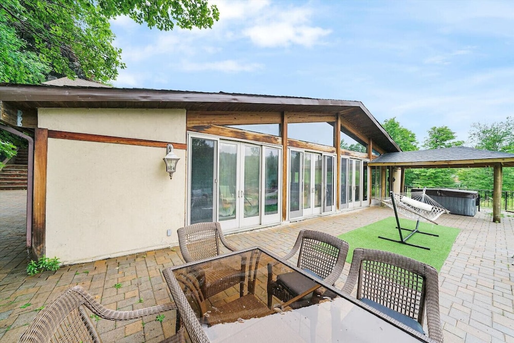 Large 7BR Villa Sleeps 16 Indoor Pool Hot Tub