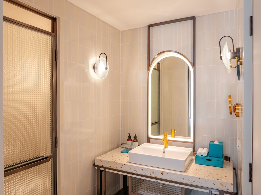 La Festa Phu Quoc, Curio Collection By Hilton 19