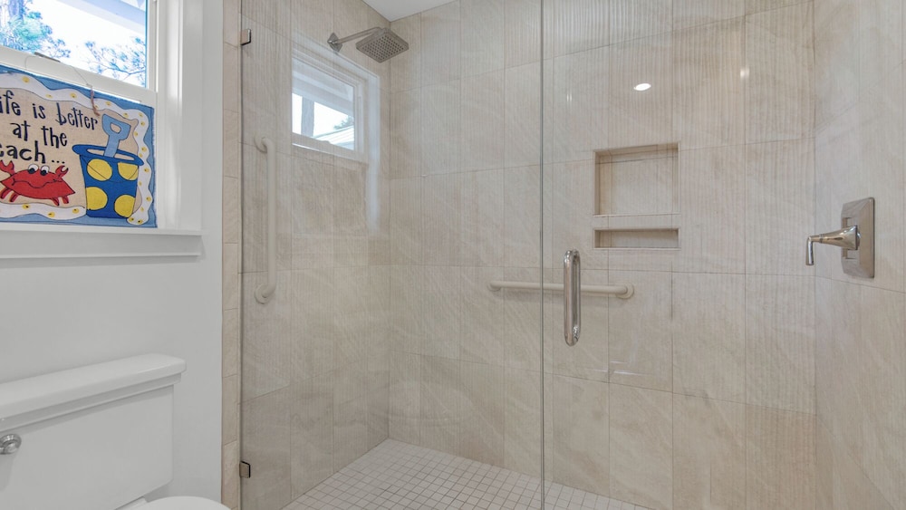 Charming Beach Cottage, 2 Pools and Tennis Access + Free Attraction Tickets!