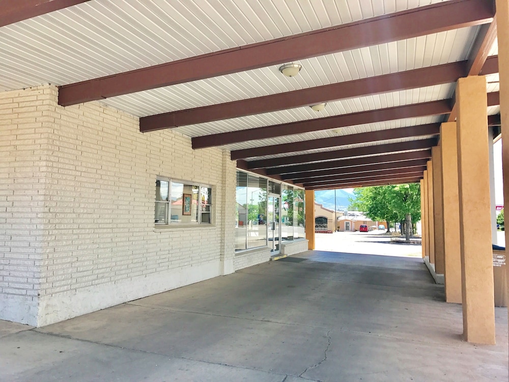 Richfield Vacations - Appletree Inn - Property Image 1