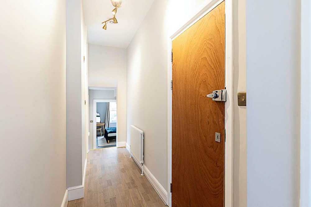 Lovely Bishops Park Flat