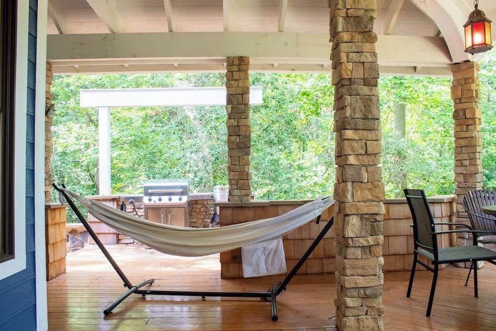 Creekside Haven With Dock Scenic Views