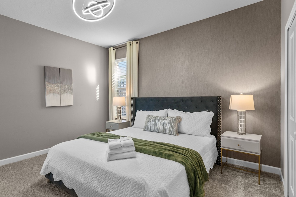 Chic 5bed Home With Themed Rooms