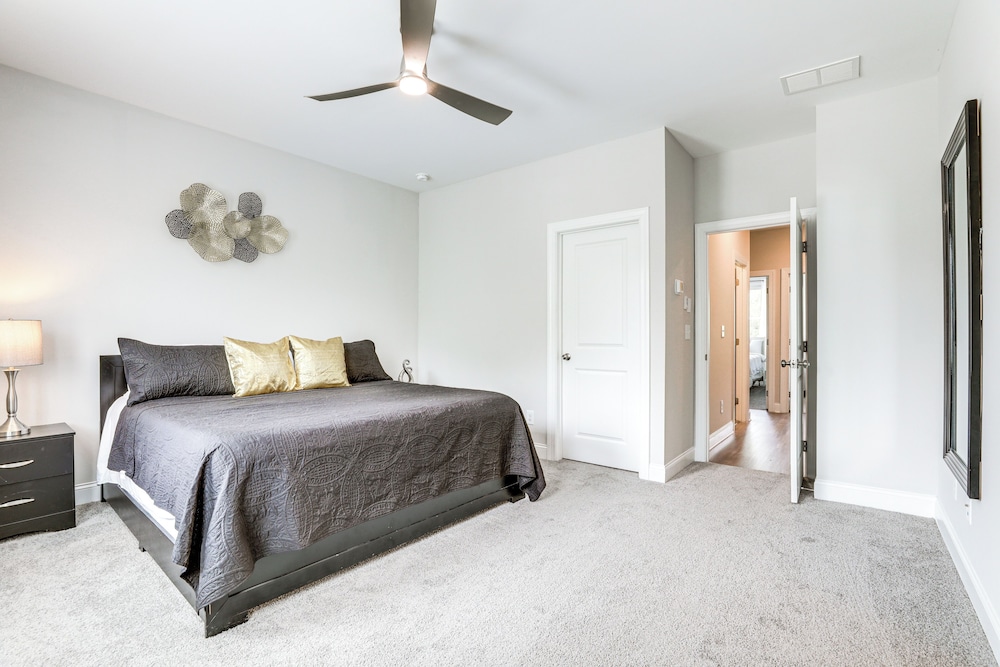 7 Mi to Dtwn: Sleek Retreat in Atlanta!